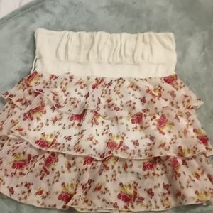 Floral strapless adorable top!